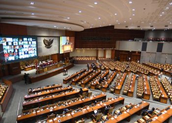Suasana Rapat Paripurna Pembukaan Masa Sidang II Tahun Sidang 2020-2021 di Kompleks Parlemen Senayan, Jakarta, Senin (9/11/2020).