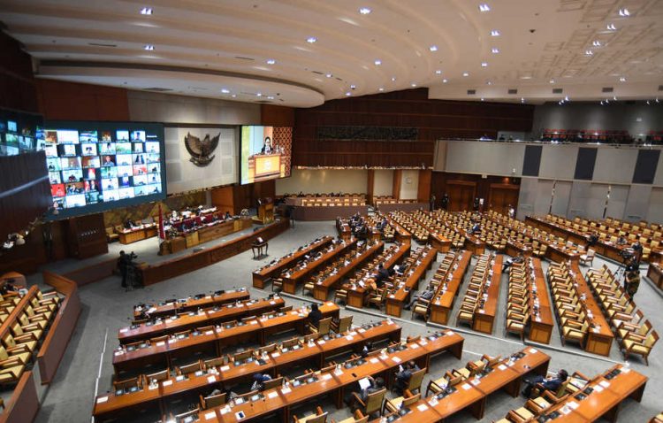 Suasana Rapat Paripurna Pembukaan Masa Sidang II Tahun Sidang 2020-2021 di Kompleks Parlemen Senayan, Jakarta, Senin (9/11/2020).