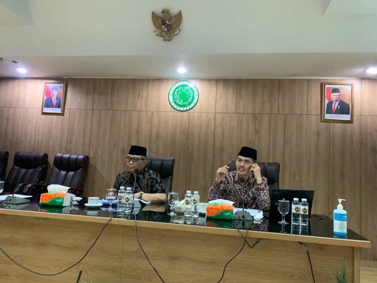 Komisi Fatwa Majelis Ulama Indonesia Pusat Selasa (16/03) siang menggelar sidang pleno untuk memutuskan Fatwa Nomor 13 Tahun 2021 tentang Hukum Vaksinasi Covid-19 pada Saat Berpuasa. FOTO: mui.or.id