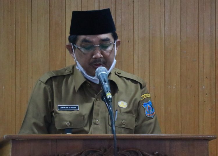 Bupati Tanjabar Anwar Sadat menyampaikan harapannya kepada peserta pelatihan dasar.