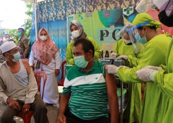 Pelaksanaan vaksin tahap kedua khusus lansia, Senin (30/3/2021) di Puskesmas II Kuala Tungkal.