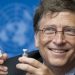 Bill Gates, Co-Chair Melinda Gates Foundation shows a vaccine during the press conference. FOTO: UN Photo/ Jean-Marc Ferr