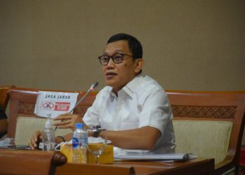 Anggota Komisi VII DPR RI Abdul Kadir Karding dalam Rapat Dengar Pendapat Komisi VII DPR RI dengan Dirjen Minerba KESDM RI dan Dirjen ILMATE Kemenperin RI serta Dirut PT Antam Tbk, Dirut PT Vale Indonesia Tbk, Dirut PT Virtue Dragon, Dirut PT Tsinghan Steel Indonesia, dan Dirut PT Bintang Delapan Mineral di Gedung Nusantara I, Senayan, Jakarta, Rabu (10/11/2021). Foto: Fahmi/Man
