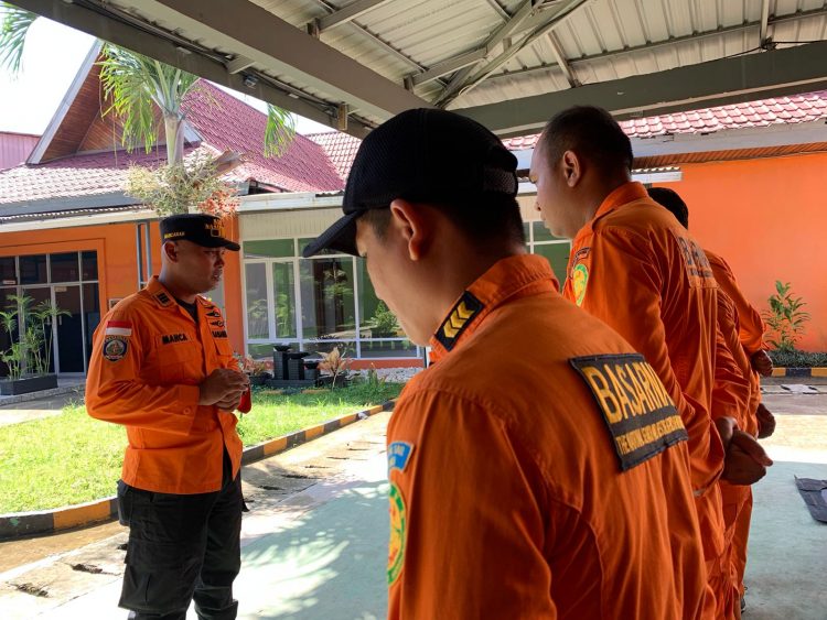 Basarnas Jambi briefing pencarian korban tenggelam di Sungai Kapas, Sarolangun (foto: dok.Basarnas Jambi)