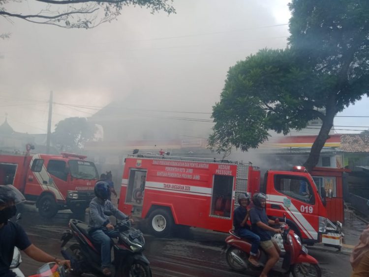 gerai Alfamart di Kota Baru Jambi terbakar