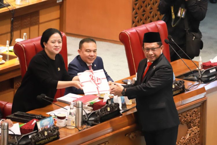 Pengesahan UU Pembentukan Provinsi Papua Barat Daya. Foto : Kemendagri