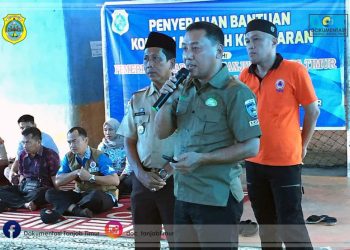 Sekda Tanjabtim berikan bantuan sosial kepada korban kebakaran di mendaha tengah