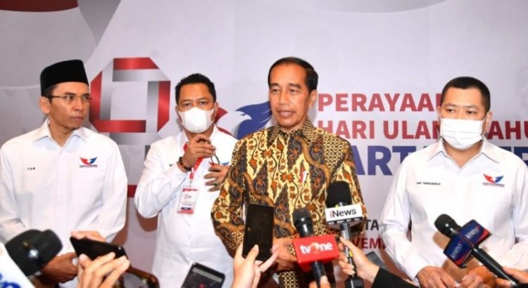 Presiden Joko Widodo menyampaikan keterangannya kepada awak media usai menghadiri acara Hari Ulang Tahun (HUT) ke-8 Partai Persatuan Indonesia (Perindo) yang digelar di Jakarta Concert Hall, iNews Tower, Jakarta, pada Senin, 7 November 2022. Foto: BPMI Setpres