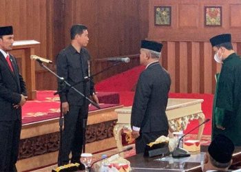 Ketua DPRD Provinsi Jambi, Edi Purwanto Ambil Sumpah PAW Abdul Jalil