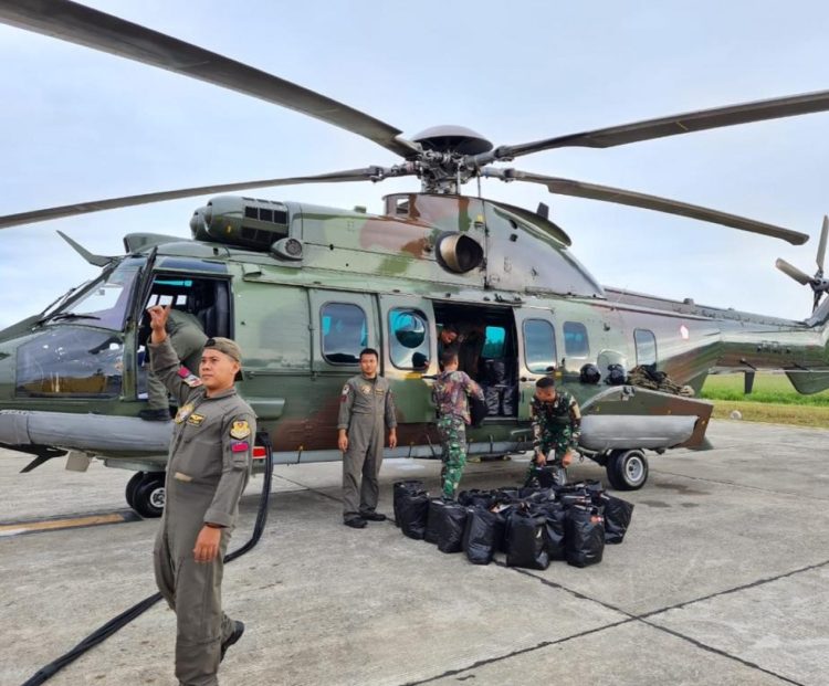 Pendistribusian Bansos Untuk Warga Terdampak Gagal Panen Di Papua Terus Berlanjut
(Puspen TNI)