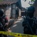 Densus 88 Geledah Rumah Terduga Teroris Polsek Astana Anyar. (Antara via Tempo)
