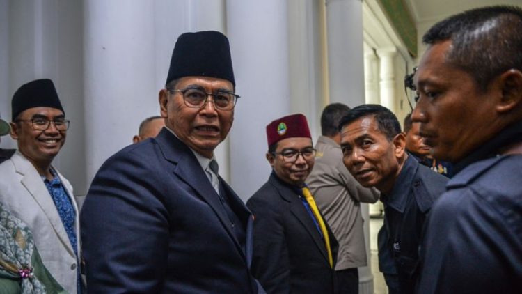 Pimpinan Pondok Pesantren Al Zaytun Panji Gumilang (kedua kiri). (Antara)