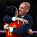 Jennifer Hermoso merayakan kemenangan bersama Presiden Federasi Sepak Bola Kerajaan Spanyol Luis Rubiales setelah pertandingan.(REUTERS)