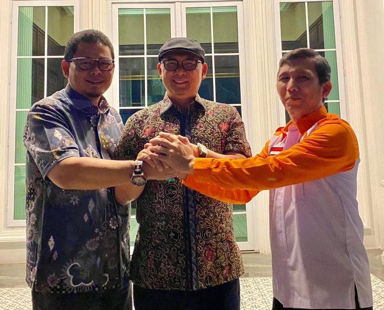 Pimpinan Parpol Koalisi Perubahan Provinsi Jambi, dari kiri, Elpisina (PKB), Syarif Fasha (Nasdem), Heru Kustanto (PKS). Foto : Dony Anggara/Sekato.co.id