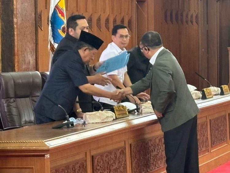 DPRD Provinsi Jambi saat menggelar rapat paripurna