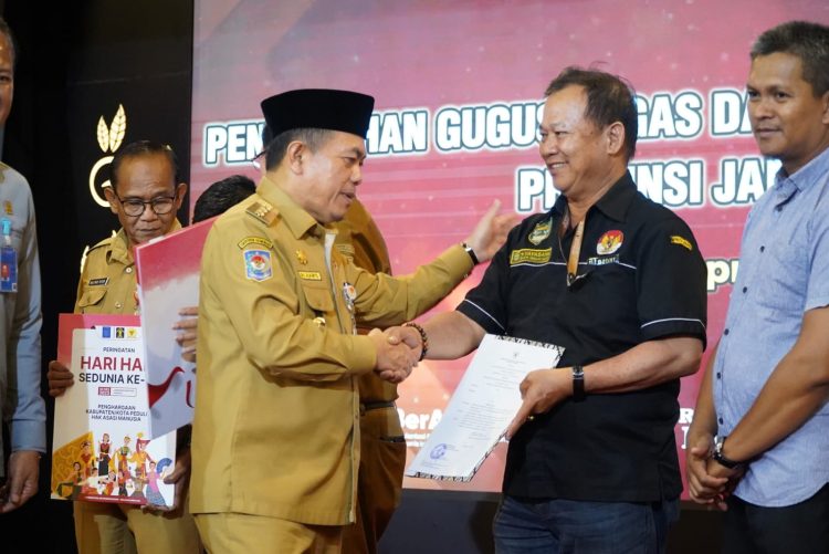 Gubernur Jambi, Dr. H. Al Haris, S.Sos., MH., pada Pengukuhan Gugus Tugas Daerah Bisnis dan Hak Asasi Manusia (HAM) Provinsi Jambi. (Foto: Harun Al Rasyid)