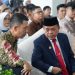 Gubernur Jambi Dr. H. Al Haris, S.Sos, MH., saat Peresmian Gedung Mitra 10 Jambi Business Center (JBC) sekaligus Pengguntingan Pita dan Penandatanganan Prasasti. (Foto: Harun Al Rasyid)