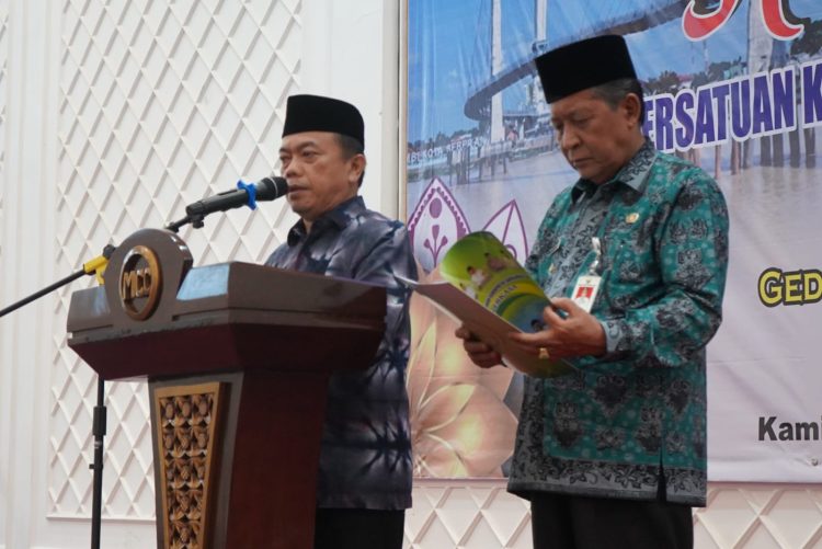 Gubernur Jambi Dr. H. Al Haris, S.Sos, MH dan Wakil Gubernur (Wagub) Jambi Drs. H. Abdullah Sani, Mpd.i saat hadiri Halal Bi halal bersama PERKASA. (Gambar: Novriansyah)