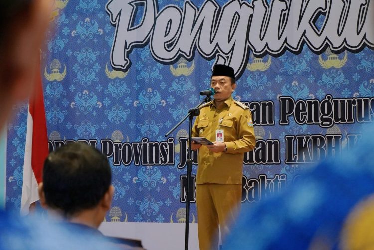 Gubernur Jambi Dr. H. Al Haris, S.Sos., MH pada Pengukuhan Dewan Pengurus KORPRI dan Pengurus LKBH KORPRI Provinsi Jambi Masa Bakti 2024-2029. (Foto: Agus Supriyanto)